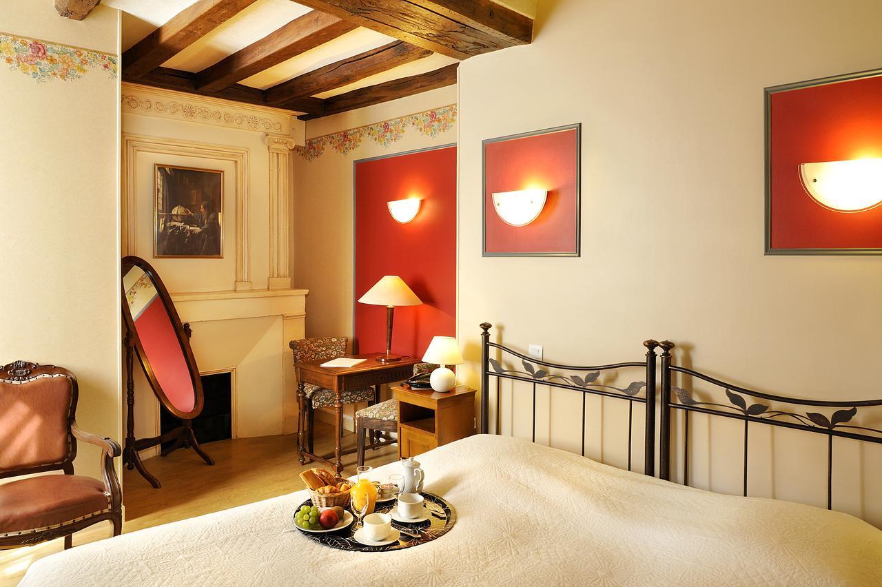 Logis Manoir De La Giraudiere Beaumont-en-Veron Exterior photo