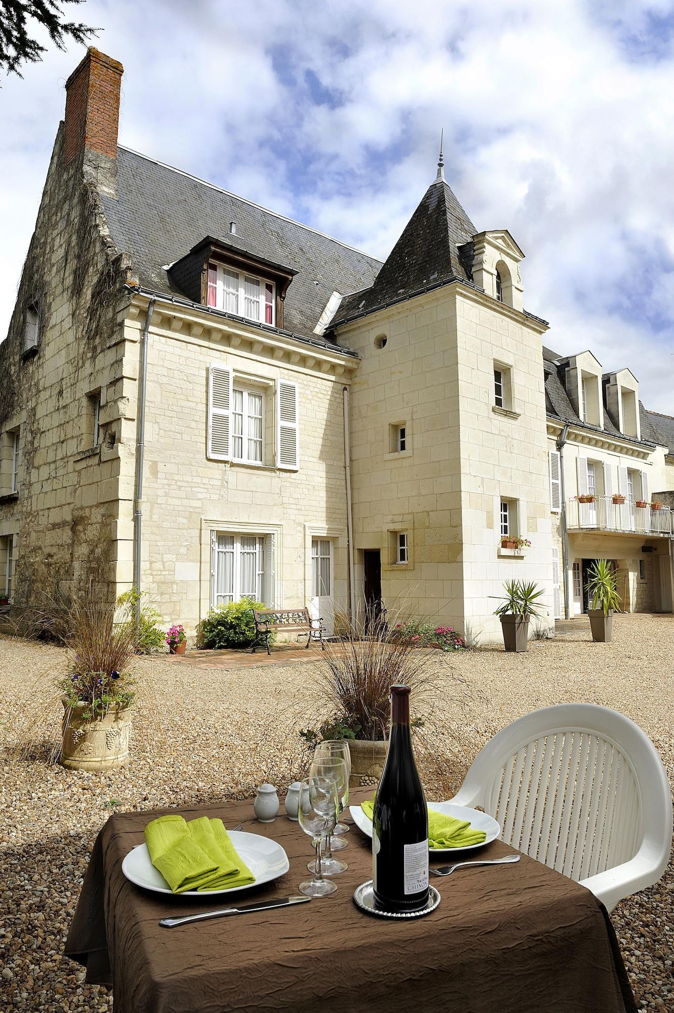 Logis Manoir De La Giraudiere Beaumont-en-Veron Exterior photo
