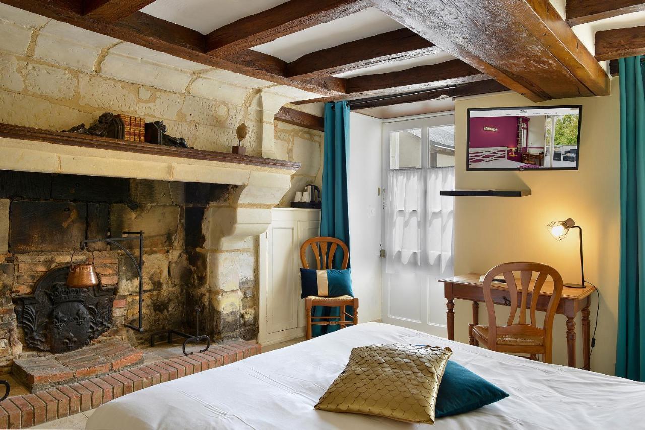 Logis Manoir De La Giraudiere Beaumont-en-Veron Exterior photo